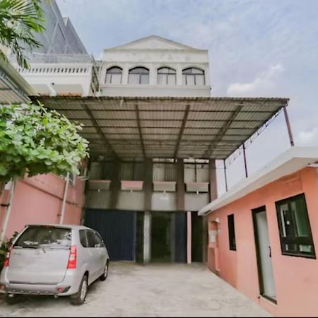 Hotel Reddoorz Syariah Near Stasiun Karet Yakarta Exterior foto