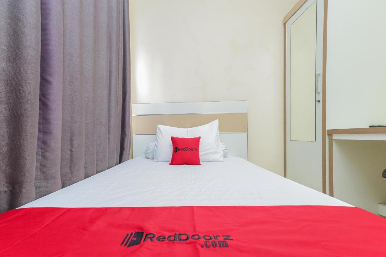 Hotel Reddoorz Syariah Near Stasiun Karet Yakarta Exterior foto