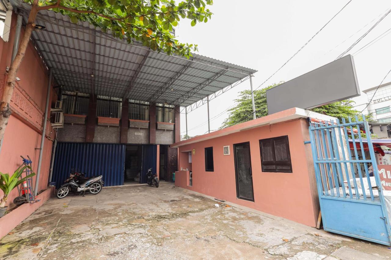 Hotel Reddoorz Syariah Near Stasiun Karet Yakarta Exterior foto