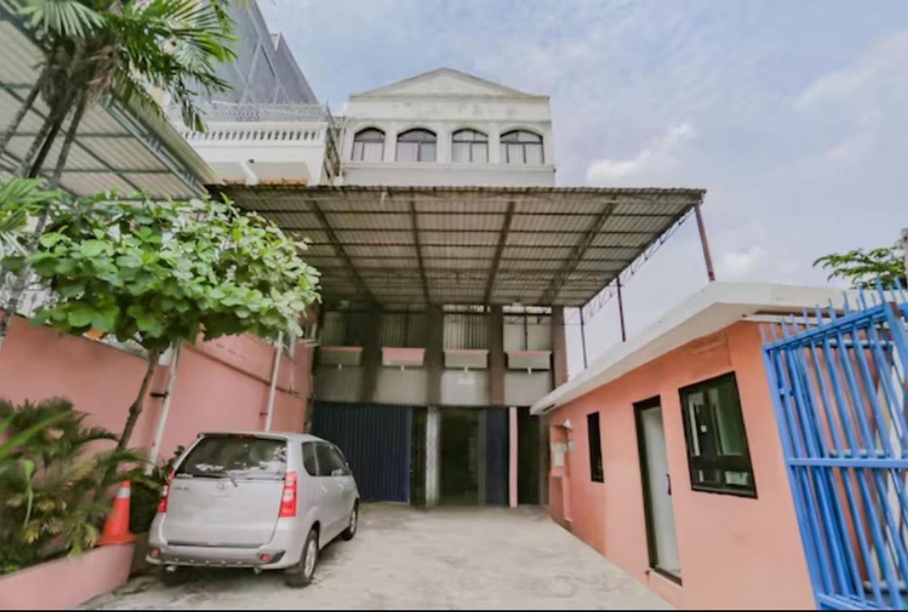 Hotel Reddoorz Syariah Near Stasiun Karet Yakarta Exterior foto